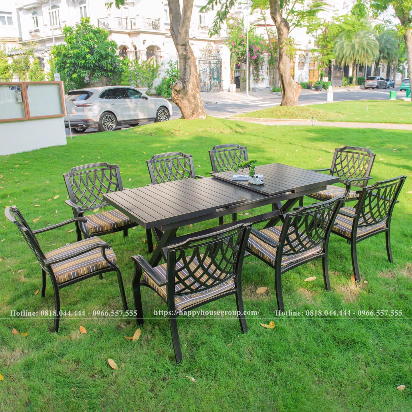 Bàn ghế nhôm đúc dài với thiết kế đơn giản, tinh tế và đường nét gọn gàng mang đến không gian sống hiện đại, thanh thoát và dễ dàng kết hợp với các nội thất khác