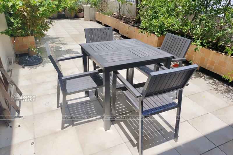 những lợi ích vượt trội của bàn ghế Composite