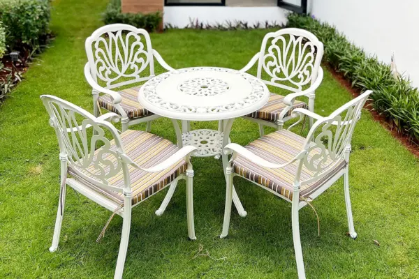 Hướng dẫn cách vệ sinh và bảo dưỡng đệm ngồi sân vườn hiệu quả