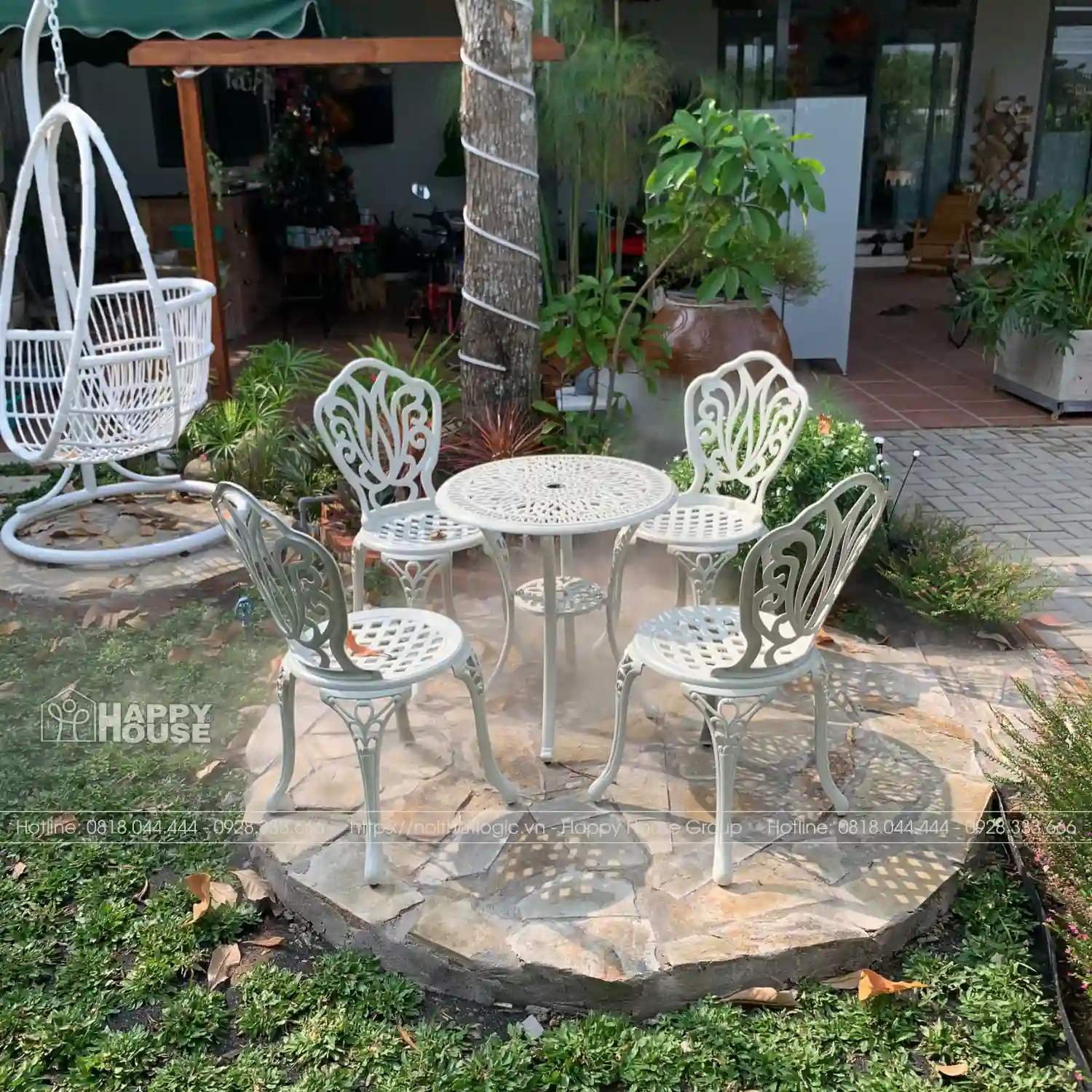 Nghệ Thuật Kết Hợp Bàn Ghế Nhôm Đúc Nhỏ Trong Sân Vườn Lớn