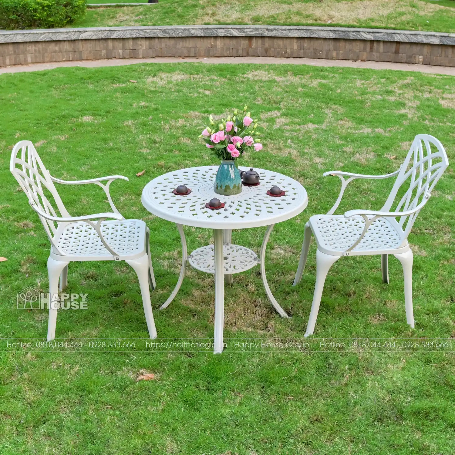Bộ bàn ghế nhôm đúc mặt tròn màu trắng 2 ghế nổi bật với thiết kế thanh lịch