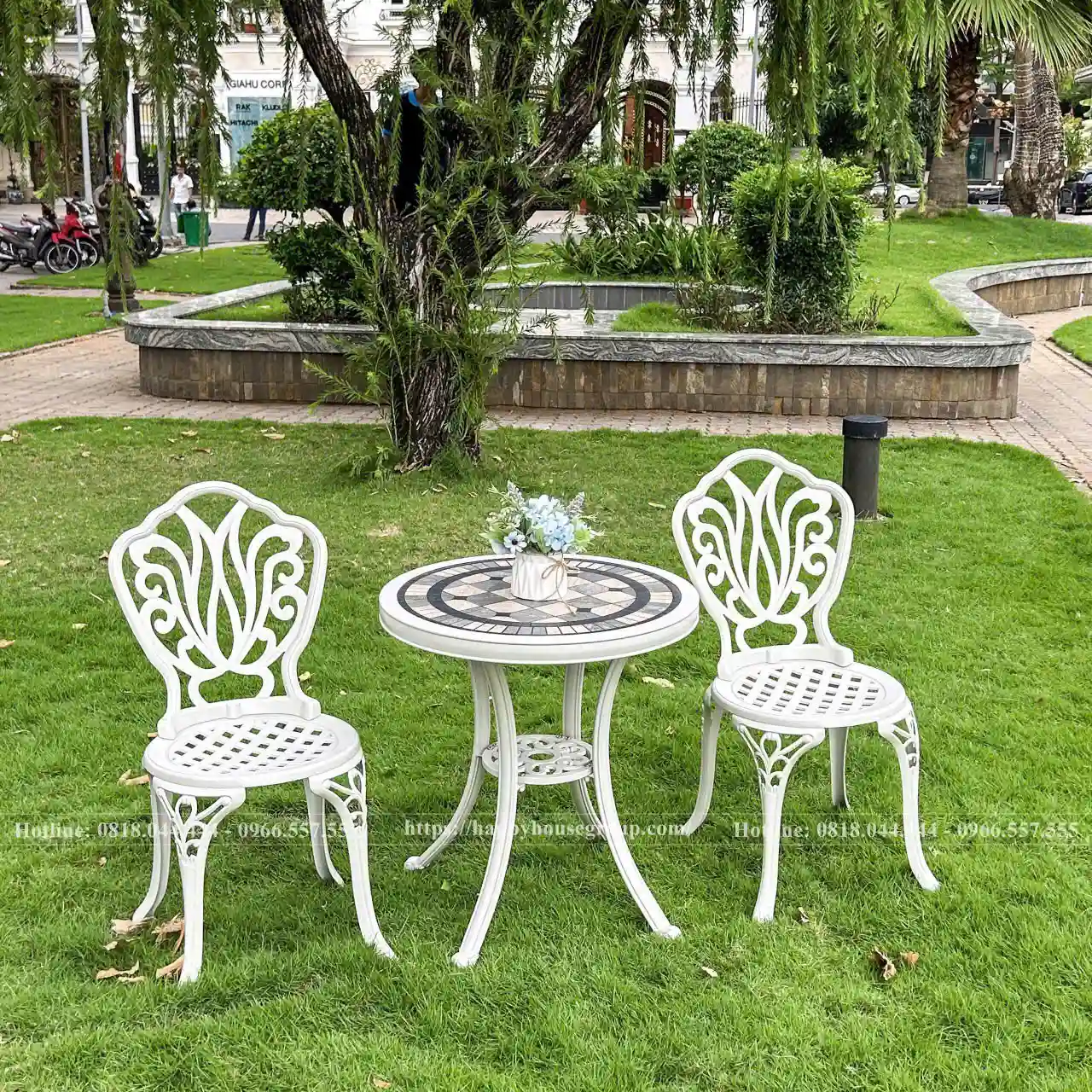 NDMD60-2HSN thu hút nhờ sự kết hợp hài hòa giữa mặt bàn đá, khung nhôm đúc và hai chiếc ghế đồng bộ