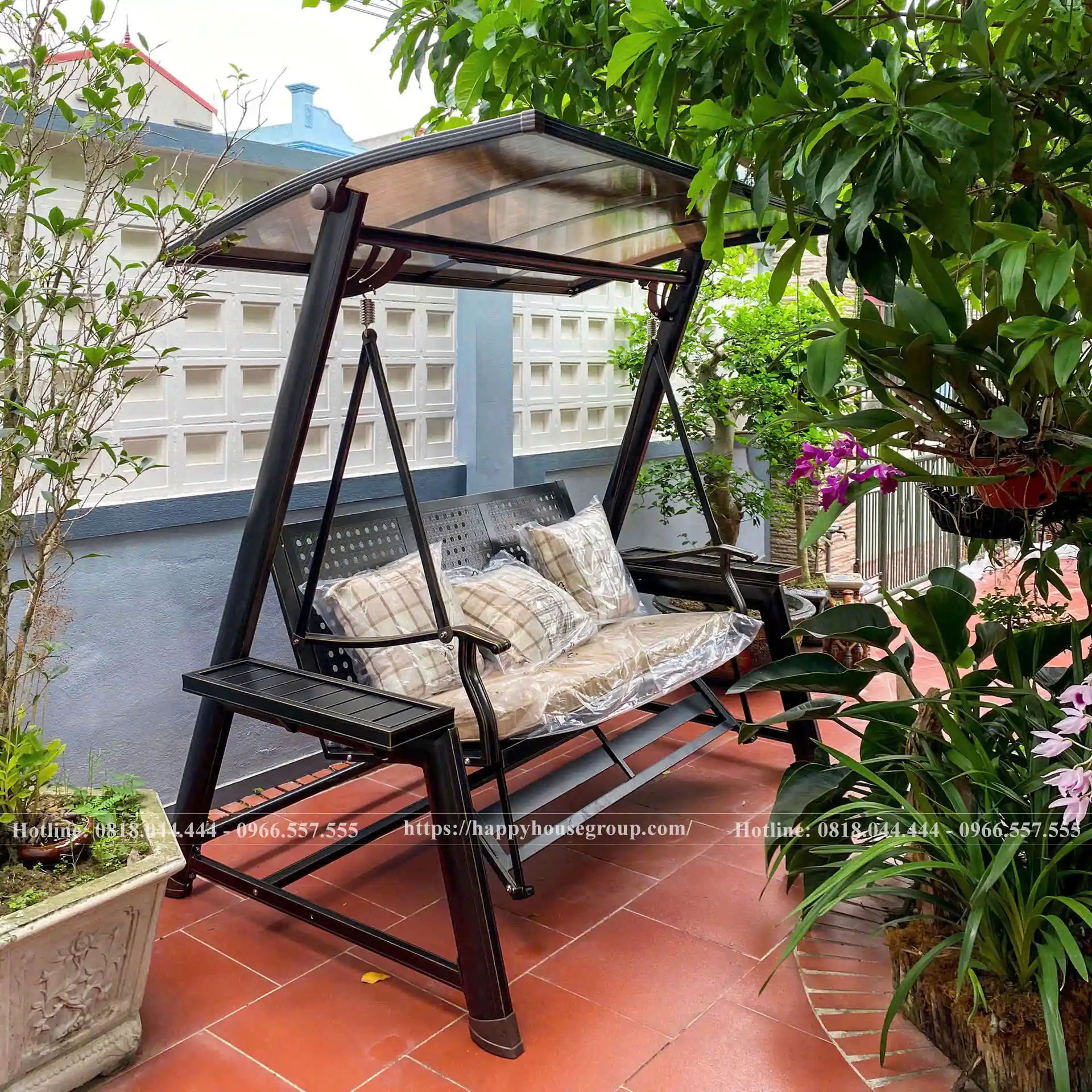 Xích đu nhôm đúc sân vườn 3 chỗ mái che năng lượng có gác chân XD3C-GC