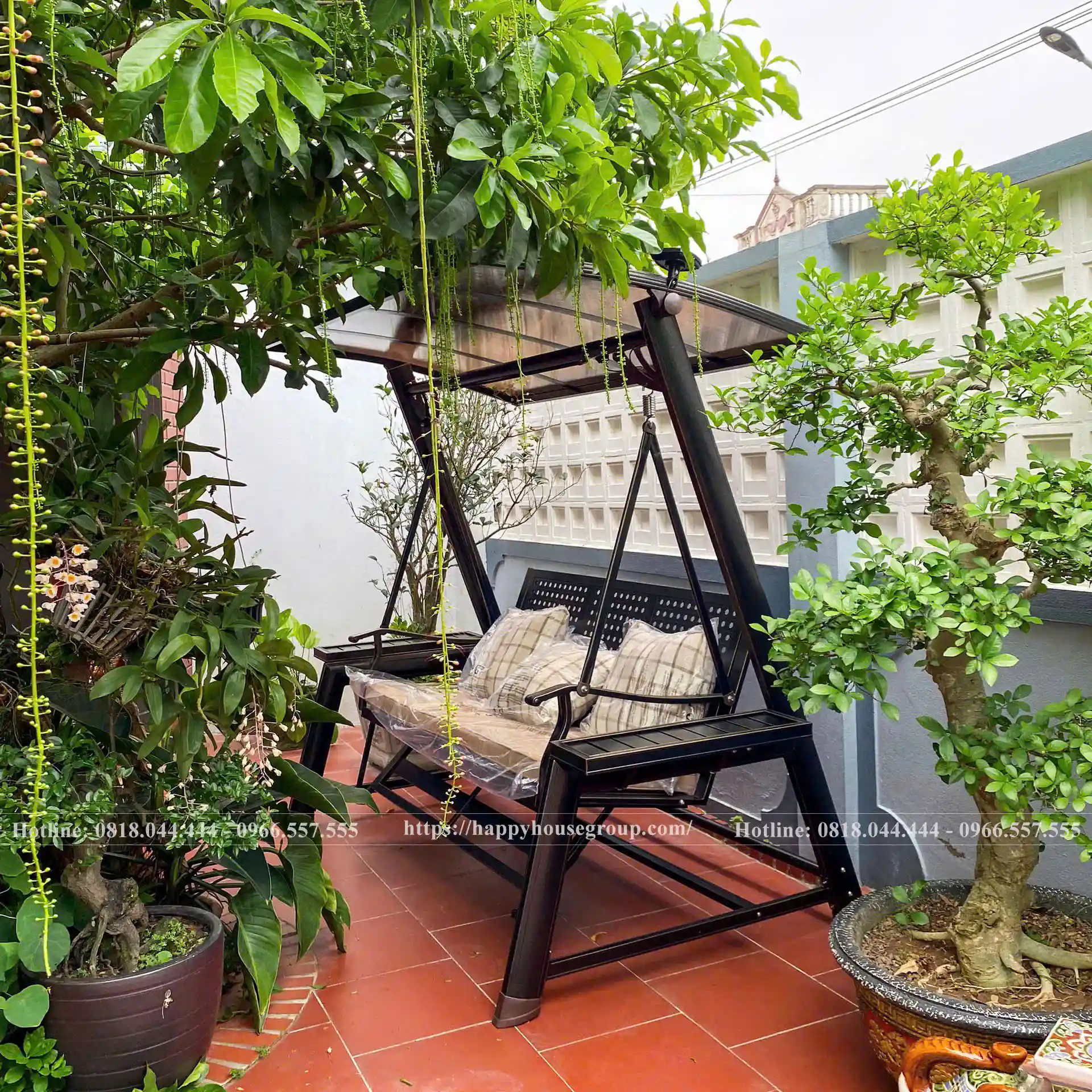 Xích đu nhôm đúc sân vườn 3 chỗ mái che năng lượng có gác chân XD3C-GC