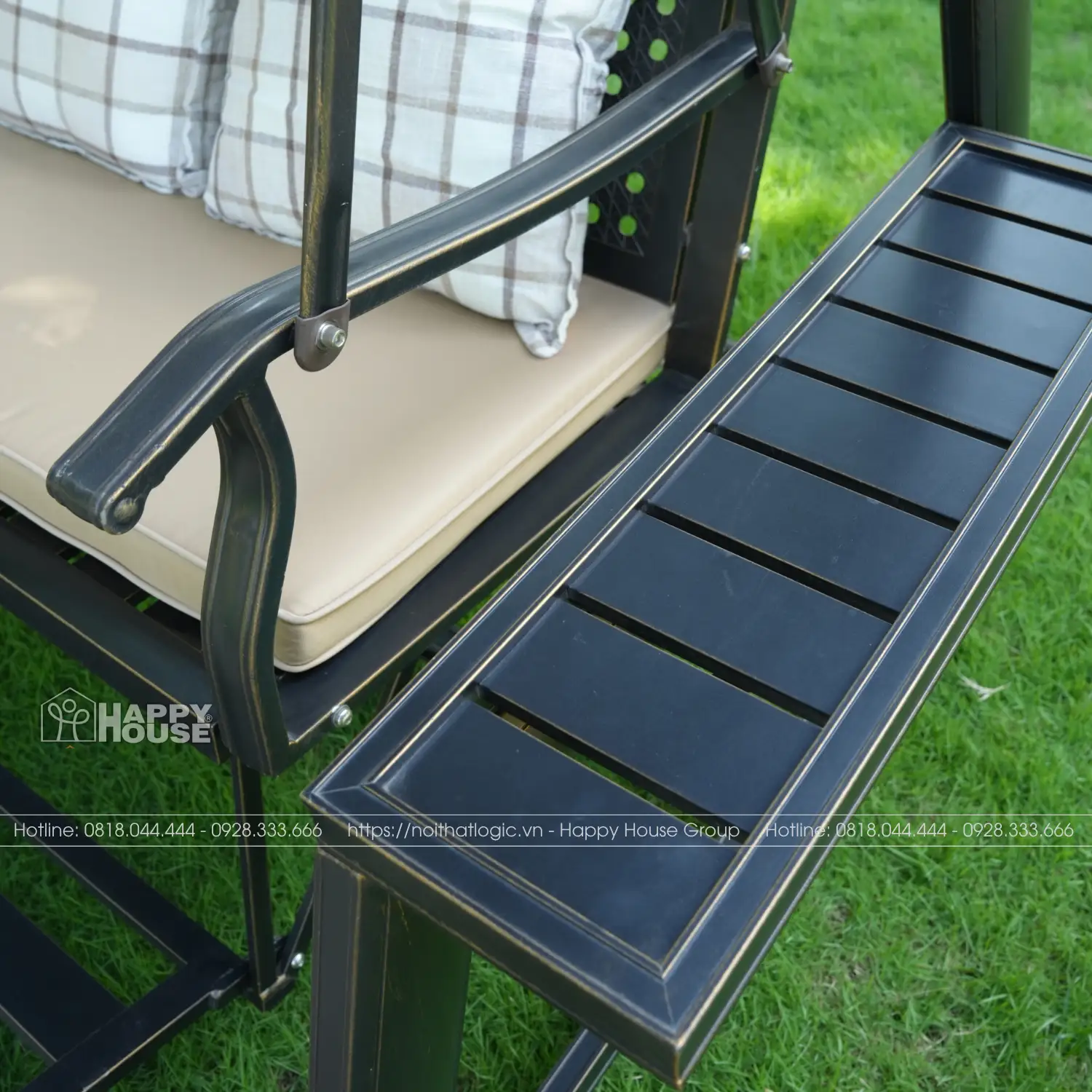 Xích đu nhôm đúc sân vườn 3 chỗ mái che năng lượng có gác chân XD3C-GC