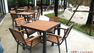 Bàn ghế nhựa giả gỗ đẹp – Xu hướng mới trong nội thất quán cafe