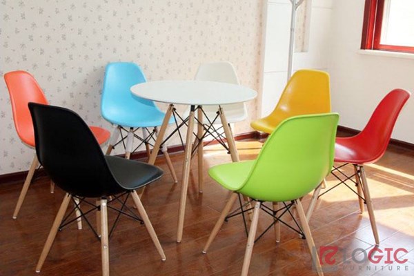 Bàn ghế nhựa giả gỗ đẹp – Xu hướng mới trong nội thất quán cafe Bàn Ghế Nhựa Giả Gỗ Đẹp – Xu Hướng Mới Trong Nội Thất Quán Cafe