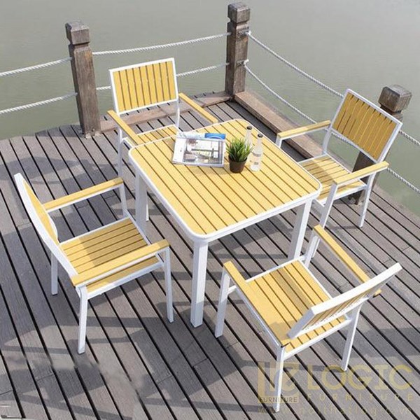 Bộ bàn ghế vuông composite ngoài trời nan màu vàng gỗ BCP-8080NVKT
