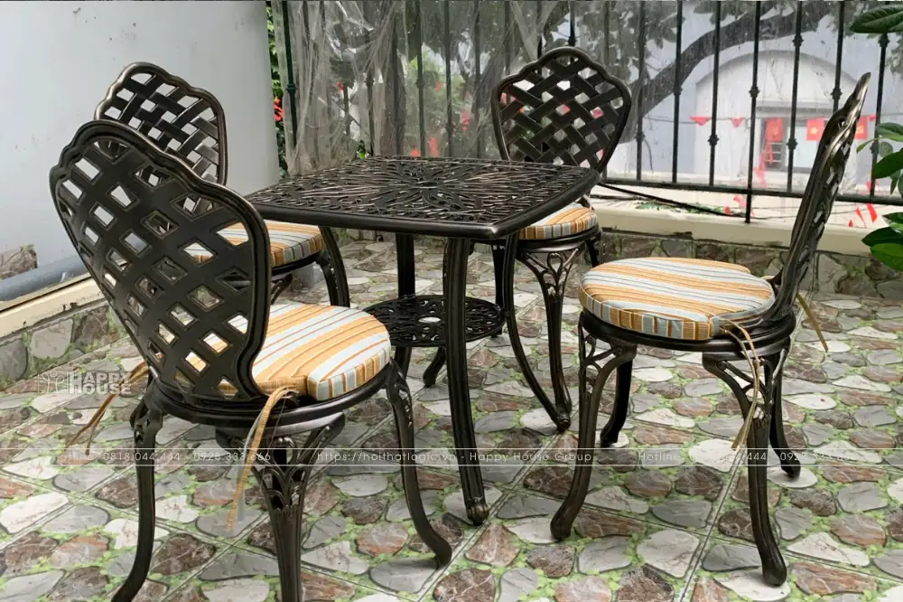 Bộ bàn ghế nhôm đúc vuông kết hợp 4 ghế có đệm