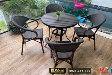 Gia chủ tại Flamigo Đại Lải, sản phẩm xích đu và bộ bàn ghế Compostite 