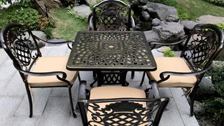 4 chất liệu làm bàn ghế cafe ngoài trời đẹp và chất lượng nhất
